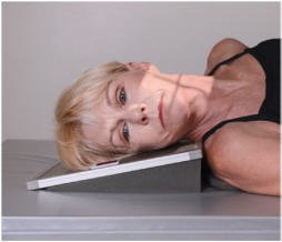 Fig. 11.155 Semisupină — pernă în pană de 15° și raza centrală angulată cranial cu 10°