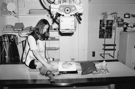 Radiografia inițială a bazinului și șoldului este efectuată de obicei în con-