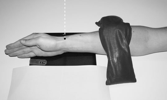 Radiografie normală de profil (lateral) a pumnului (articulației radiocarpiene), metoda 2