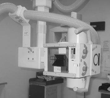 • În cazurile de traumatism, când există suspiciune de fractură, membrul este